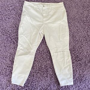 White Plus size 22w American eagle jeans with stretch